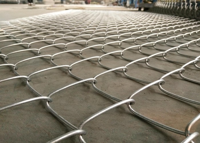 Горячая окунутая гальванизированная сетка 2.0-4.8mm загородки звена цепи для поля спорта